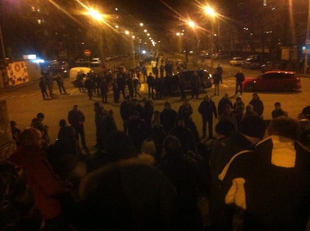 В Киеве вышли на ночные патрули сотни мужчин (ФОТО)