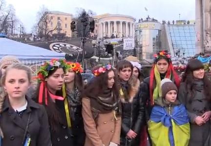 На Майдане люди обращаются к жителям востока Украины с объяснением (ВИДЕО)