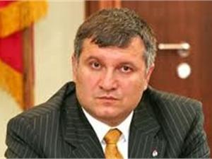 Аваков заявив про збройне вторгнення російських військових у Крим