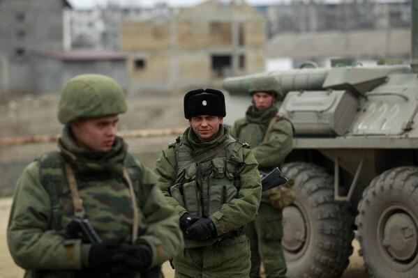 В Крыму возможны проблемы с мобильной связью: российсские военные устанавливают заглушки