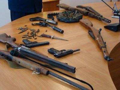 МВД предложило добровольно сдать оружие и взрывчатку, в том числе изъятые у милиционеров