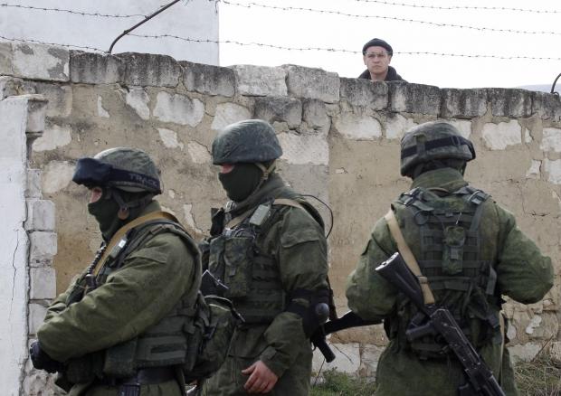 В Симферополе вооруженная «самооборона» захватила военный комиссариат
