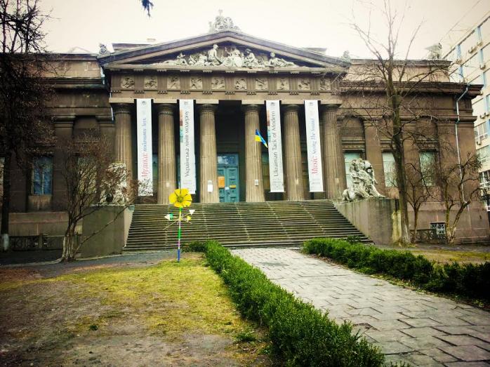 Национальный художественный музей на Грушевского открывается после двухмесячного перерыва