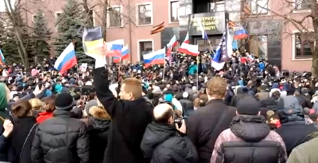 В Донецке пророссийские митингующие захватили прокуратуру (ФОТО)