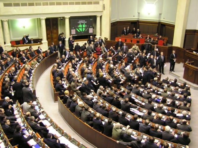 Парламент достроково припинив повноваження восьми депутатів