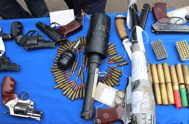 Украинцы уже сдали почти 800 единиц нелегального оружия — МВД