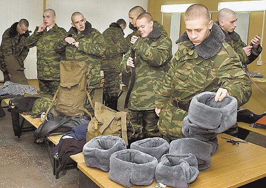 Турчинов звільнив в запас військовослужбовців-строковиків з Криму