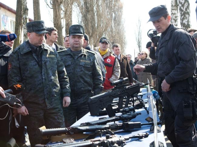 Армию перевооружат украинским оружием — Турчинов