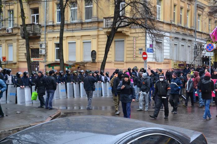 У Харкові постраждало близько 50 людей після нападу на проукраїнський мітинг