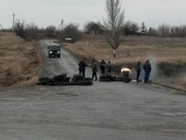 У Луганській області міліція взялася за блокувальників українських військових