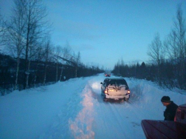 Российские снегопады привели к рекордным заторам на дорогах (ФОТО)