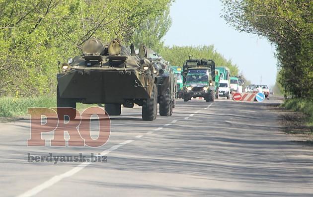Колона українських силовиків прибула до Бердянська (ФОТО)