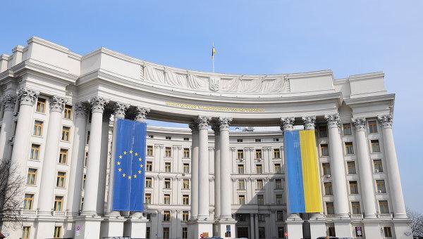 МИД Украины возмущен несогласованным визитом Путина в Крым