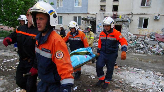 В Николаеве из-под завалов дома спасли 25 человек