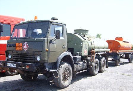 На Луганщині озброєні невідомі викрали з нафтобази 20 бензовозів пального