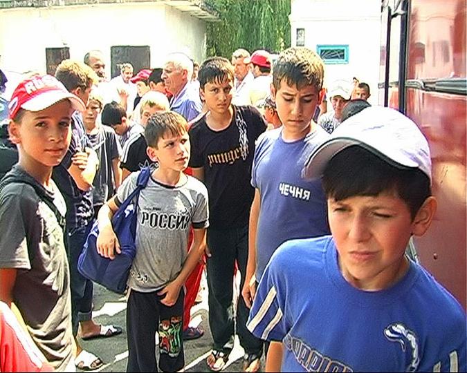 Завтра в Крым привезут 700 детей из Чечни