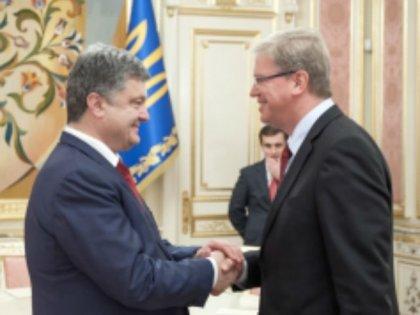 Порошенко и Фюле обсудили подписание Соглашения об ассоциации с ЕС