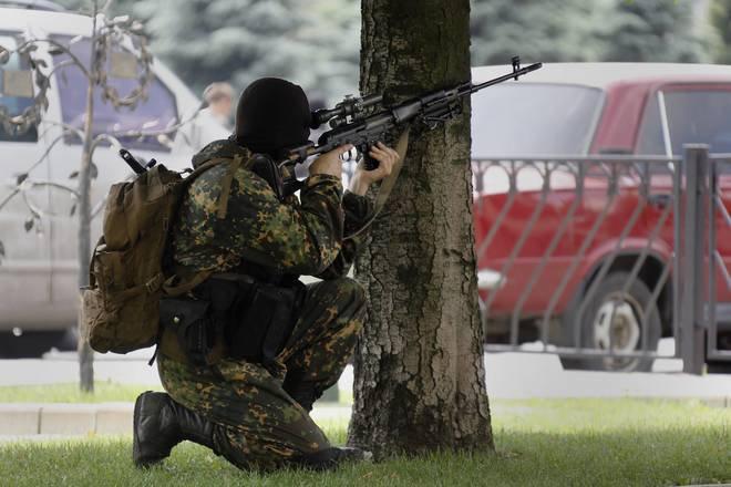 Террористы штурмуют воинскую часть в Донецке