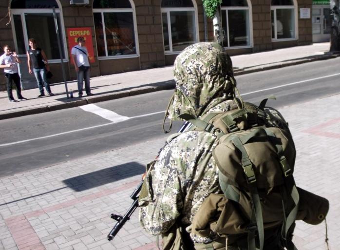 Штурм облуправления милиции в Донецке: заложников отпустили, но здание под контролем боевиков (ФОТО)