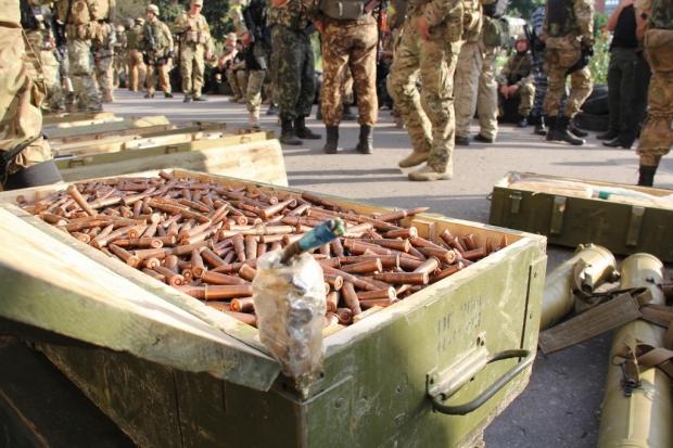 Военные нашли в подвалах Славянска большое количество боеприпасов (ФОТО)