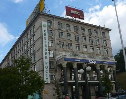 Самооборона і «Правий сектор» звільнили сім адмінбудівель у центрі Києва