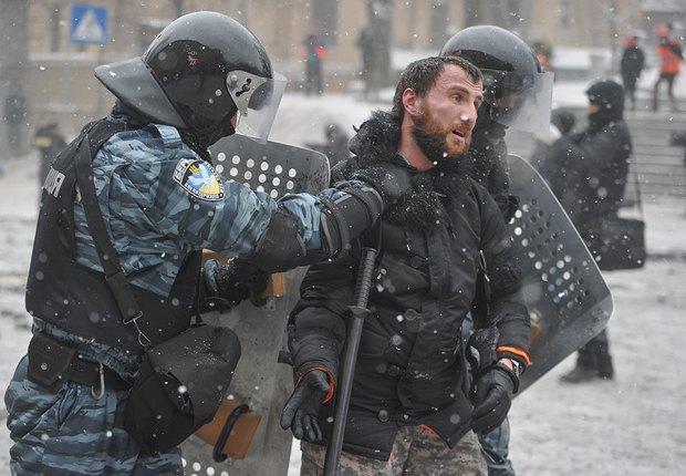 Киевским силовикам объявлено о подозрении в незаконном задержании майдановцев