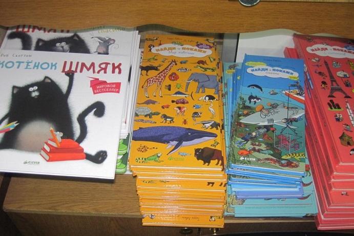 Пограничники нашли в поезде 7 ящиков контрабандных детских книг из России (ФОТО)