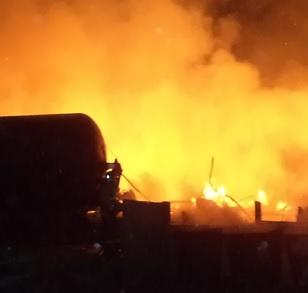 В Черкасской области сошли с рельсов и загорелись вагоны с нефтепродуктами