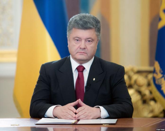 Порошенко заявив про незаконність перетину російським конвоєм кордону України