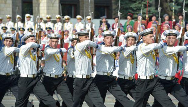 В Одессе проходит праздничный парад ВМС Украины (ТРАНСЛЯЦИЯ)