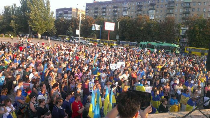 Митинг в Мариуполе против российского вторжения собрал несколько тысяч человек. ФОТО, ВИДЕО