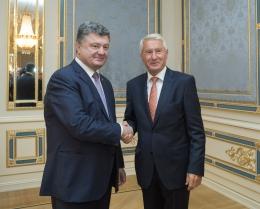 Порошенко попросив генсека Ради Європи допомогти звільнити Савченко