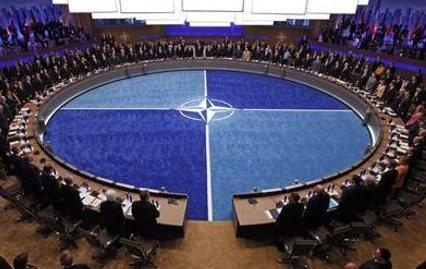 Порошенко отправился на саммит НАТО в Уэльс