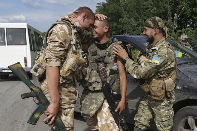 Еще 10 украинских бойцов освобождены из плена
