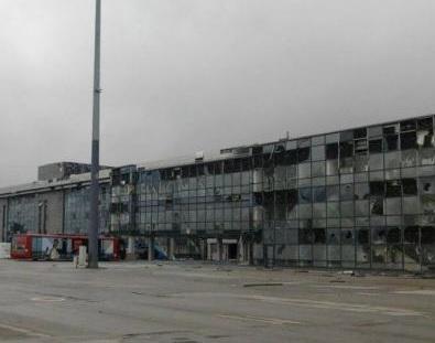 Украинских военных в донецком аэропорту обстреляли из минометов и «Градов» — «ИС»