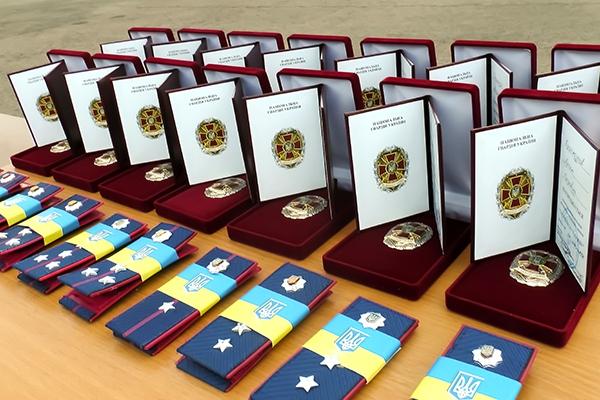 Порошенко наградил 229 участников АТО, из них 42 — посмертно. ФОТО