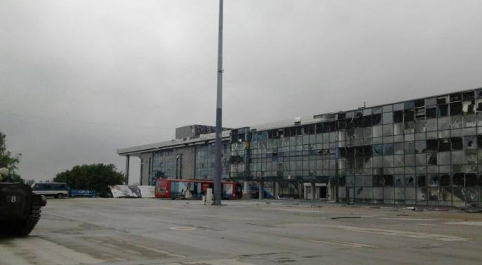 Силовики в аэропорту Донецка отбили атаку террористов