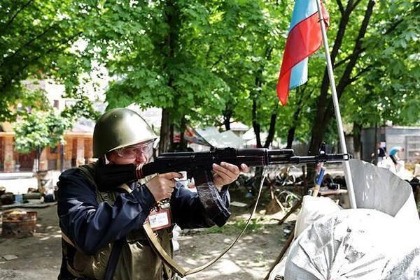 На Донеччині терористи під російським прапором пішли в атаку