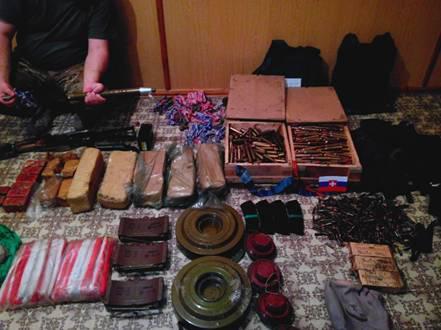 Під Лисичанськом знайшли боєприпаси і 48 кг вибухівки терористів (ФОТО)