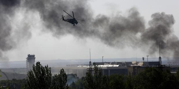 У Донецьку тривають бойові дії, горять житлові будинки