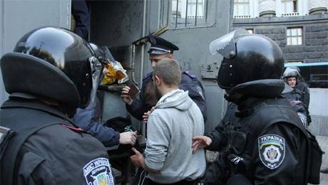 Милиция уже задержала 50 участников столкновений под Радой