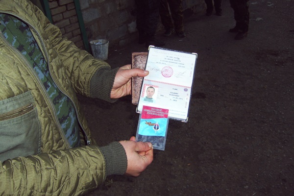 Посвідчення навідника ПЗРК виявили у громадянина Росії з Омська. Фото прес-служби Нацгвардії.