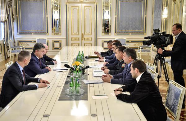 В АП проходит совещание Порошенко с главами силовых ведомств