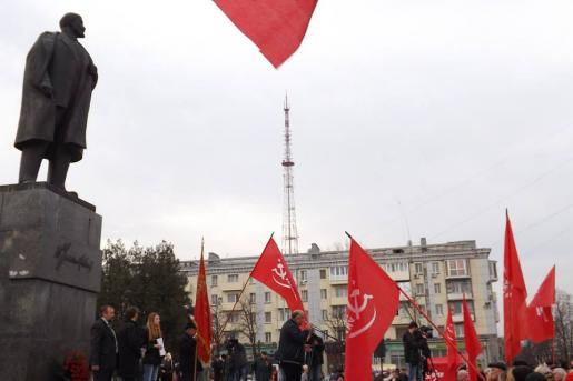 На Луганщине годовщину октябрьской революции вышли отпраздновать 55 человек