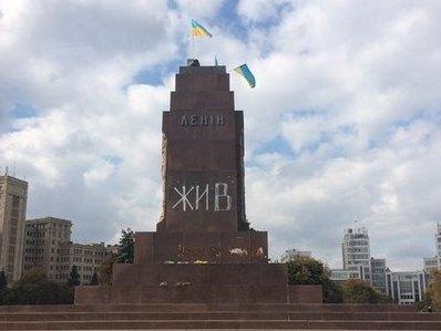 В Харькове мужчина угрожал взорвать здание ОГА, требуя восстановить памятник Ленину