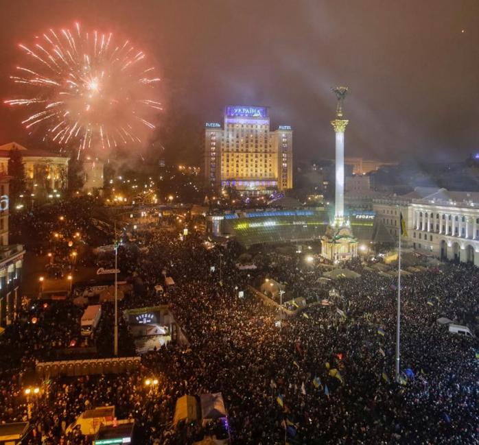 Порошенко вернул отмененный Януковичем День достоинства и свободы