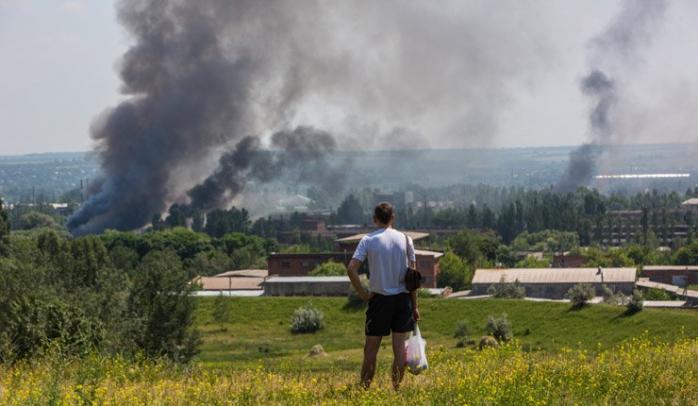 Снаряд із «Граду» бойовиків влучив у будинок, де ночував голова Станично-Луганської РДА