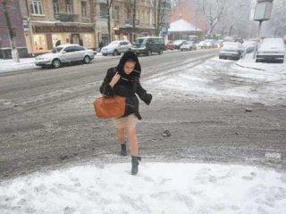 Киевские чиновники уверяют, что уже расчистили большинство дорог от снега