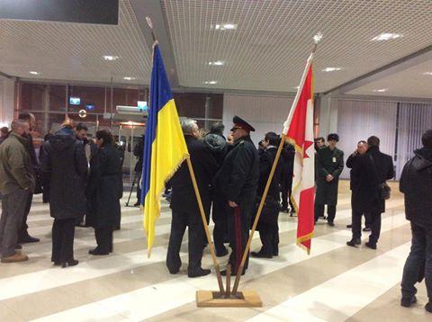 В Україну прибула партія військової допомоги з Канади