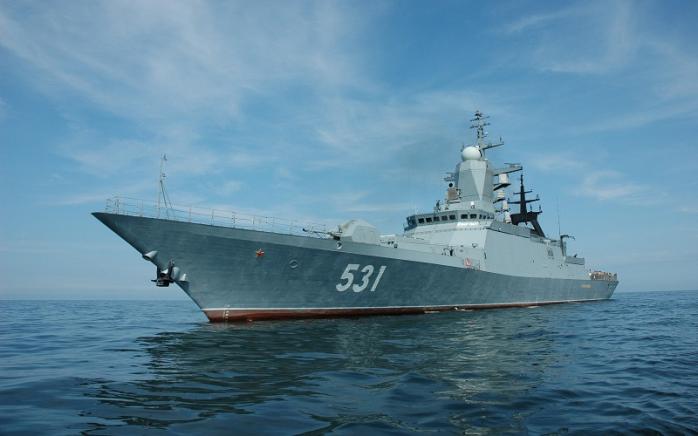 К латвийской границе вплотную подошел российский военный корабль